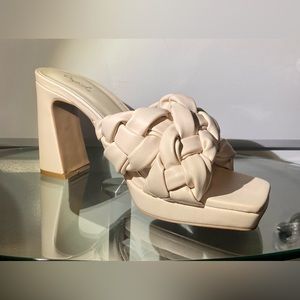 Quipid, beige braided platform heeled sandals, Size 9, soft weaved material, New
